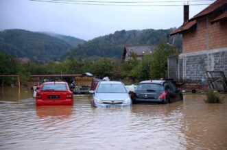 BiH: Zbog obilnih padalina poplavljene su ulice u Kiseljaku