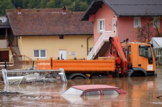 BiH: Zbog obilnih padalina poplavljene su ulice u Kiseljaku