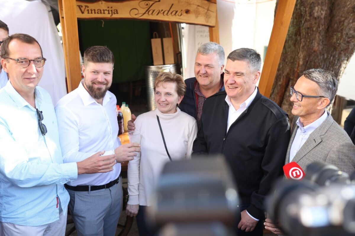 Predsjednik Republike sudjelovao je  na centralnom događaju „Pozdrav Beloj nedeji“ manifestacije „Bela nedeja“ u Gradu Kastvu