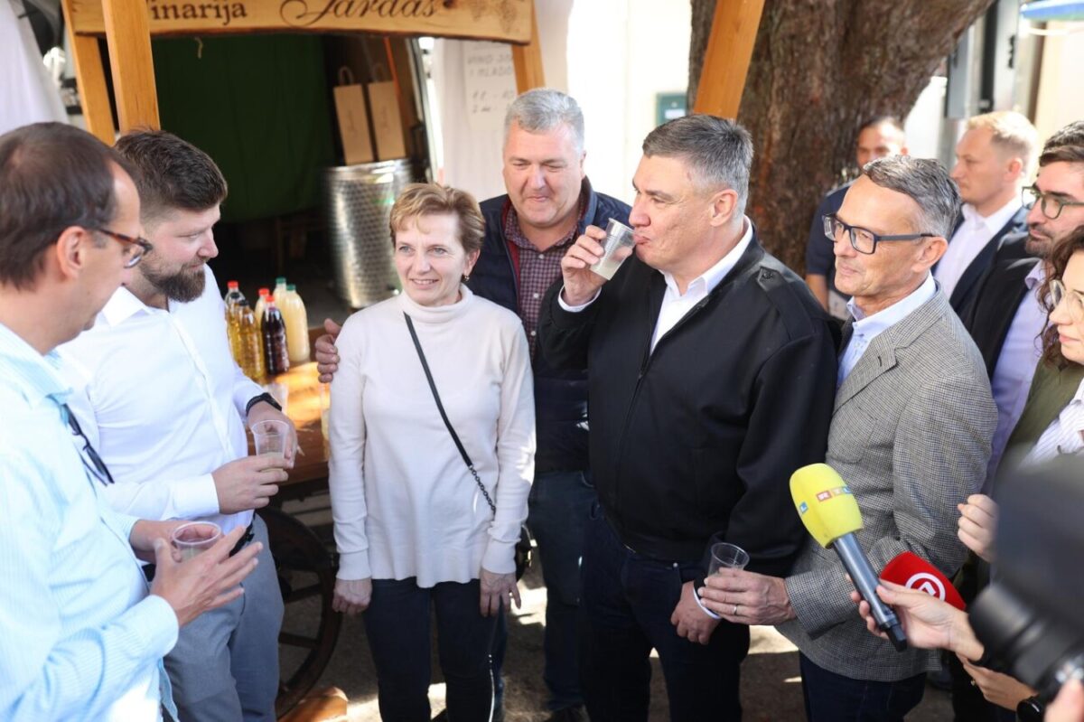 Predsjednik Republike sudjelovao je  na centralnom događaju „Pozdrav Beloj nedeji“ manifestacije „Bela nedeja“ u Gradu Kastvu