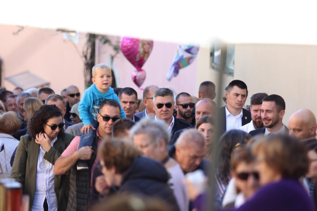 Predsjednik Republike sudjelovao je  na centralnom događaju „Pozdrav Beloj nedeji“ manifestacije „Bela nedeja“ u Gradu Kastvu