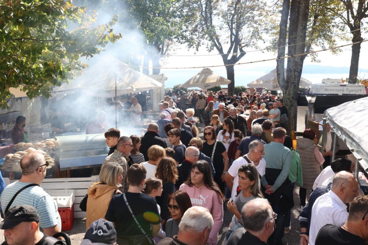 Predsjednik Republike sudjelovao je  na centralnom događaju „Pozdrav Beloj nedeji“ manifestacije „Bela nedeja“ u Gradu Kastvu