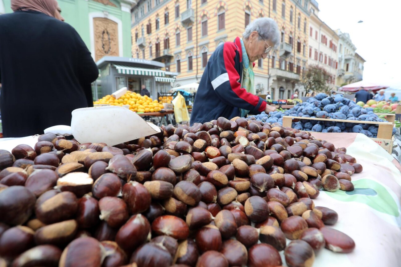 Rijeka: Po?ela prodaja kestena na trnici