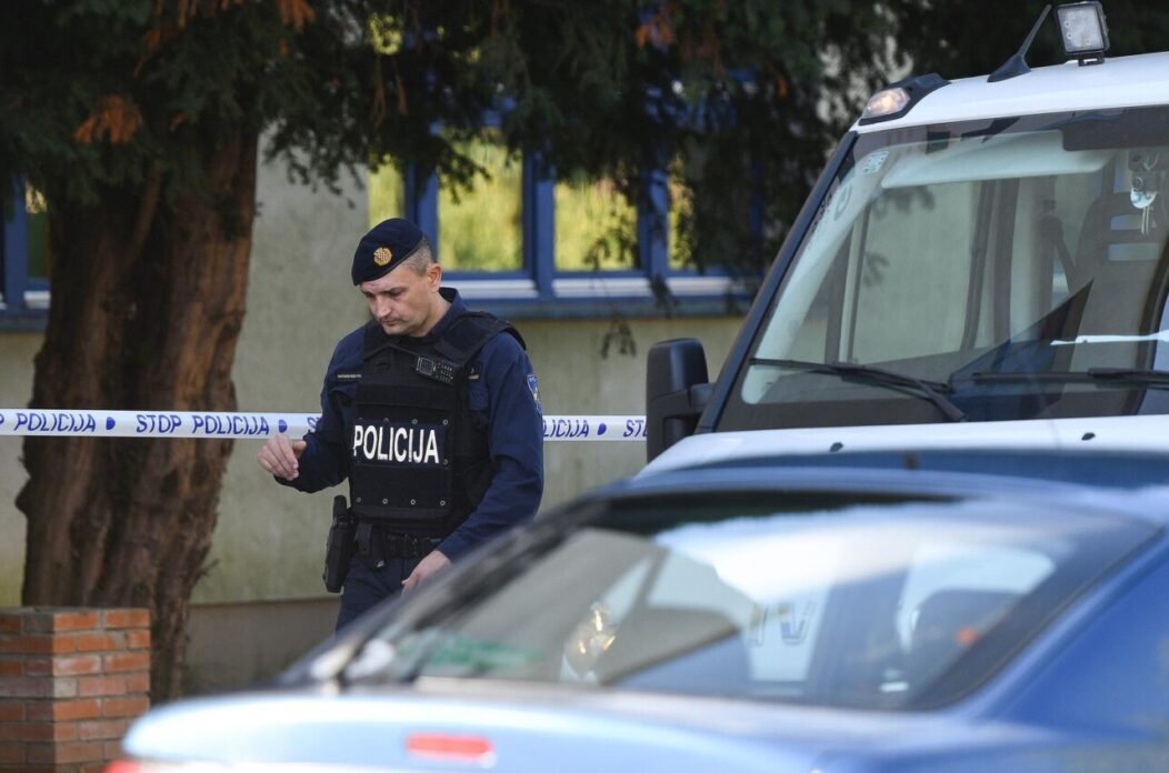 Zbog dojave o bombama evakuirane tri srednje škole u Varaždinu Zbog dojave o bombama evakuirane tri srednje škole u Varaždinu