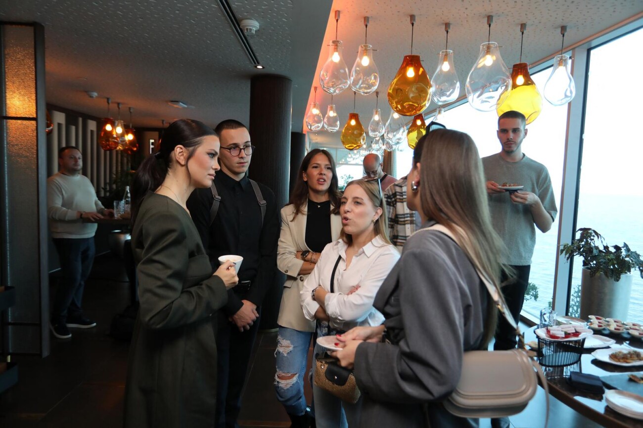 Rijeka: Pjeva?ica Milica Pavlovi? drui se sa novinarima Rijeka: Pjeva?ica Milica Pavlovi? drui se sa novinarima