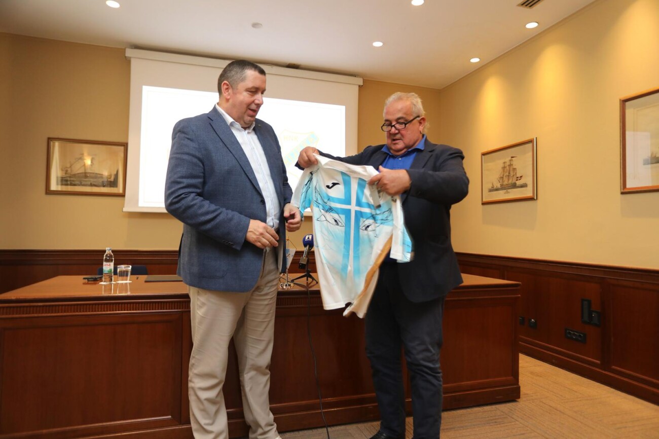 Rijeka: Potpisivanje sponzorskog ugovora izme?u Jadran hotela i HNK Rijeke Rijeka: Potpisivanje sponzorskog ugovora izme?u Jadran hotela i HNK Rijeke