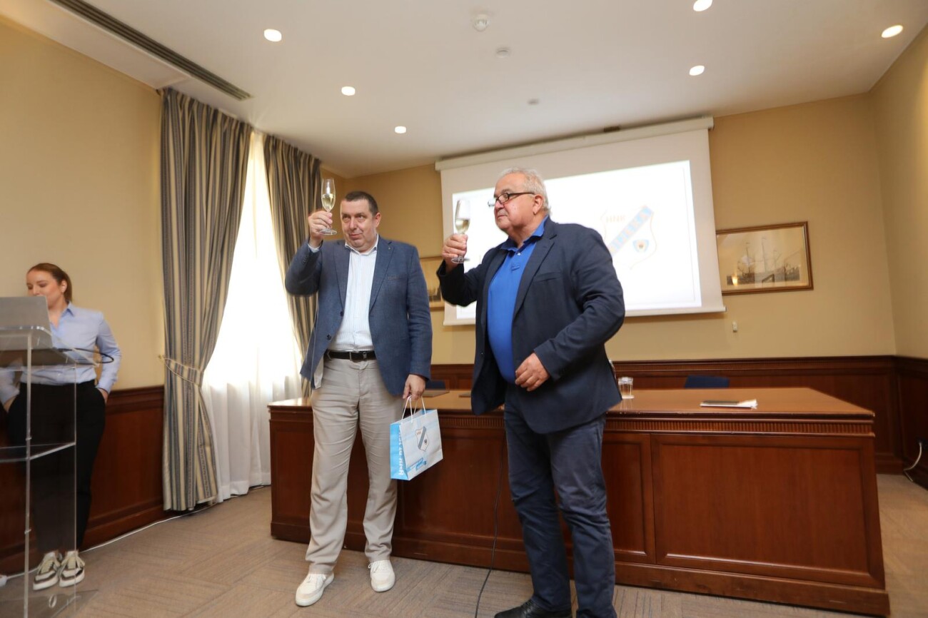 Rijeka: Potpisivanje sponzorskog ugovora između Jadran hotela i HNK Rijeke Rijeka: Potpisivanje sponzorskog ugovora između Jadran hotela i HNK Rijeke