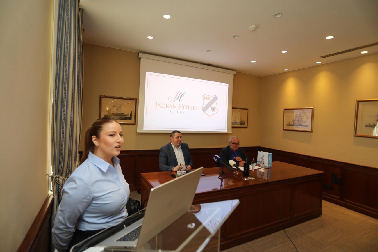 Rijeka: Potpisivanje sponzorskog ugovora između Jadran hotela i HNK Rijeke Rijeka: Potpisivanje sponzorskog ugovora između Jadran hotela i HNK Rijeke