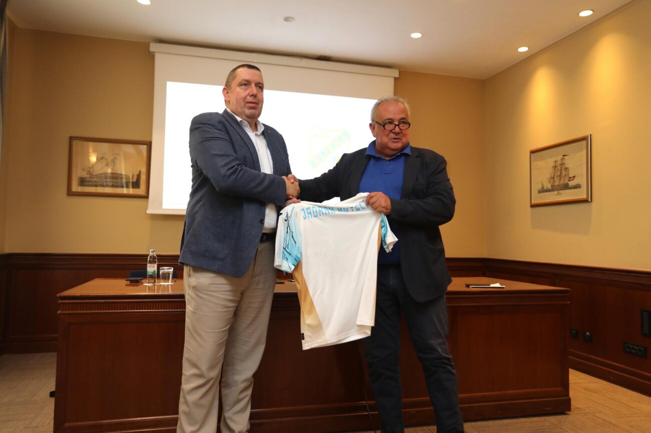 Rijeka: Potpisivanje sponzorskog ugovora izme?u Jadran hotela i HNK Rijeke Rijeka: Potpisivanje sponzorskog ugovora izme?u Jadran hotela i HNK Rijeke