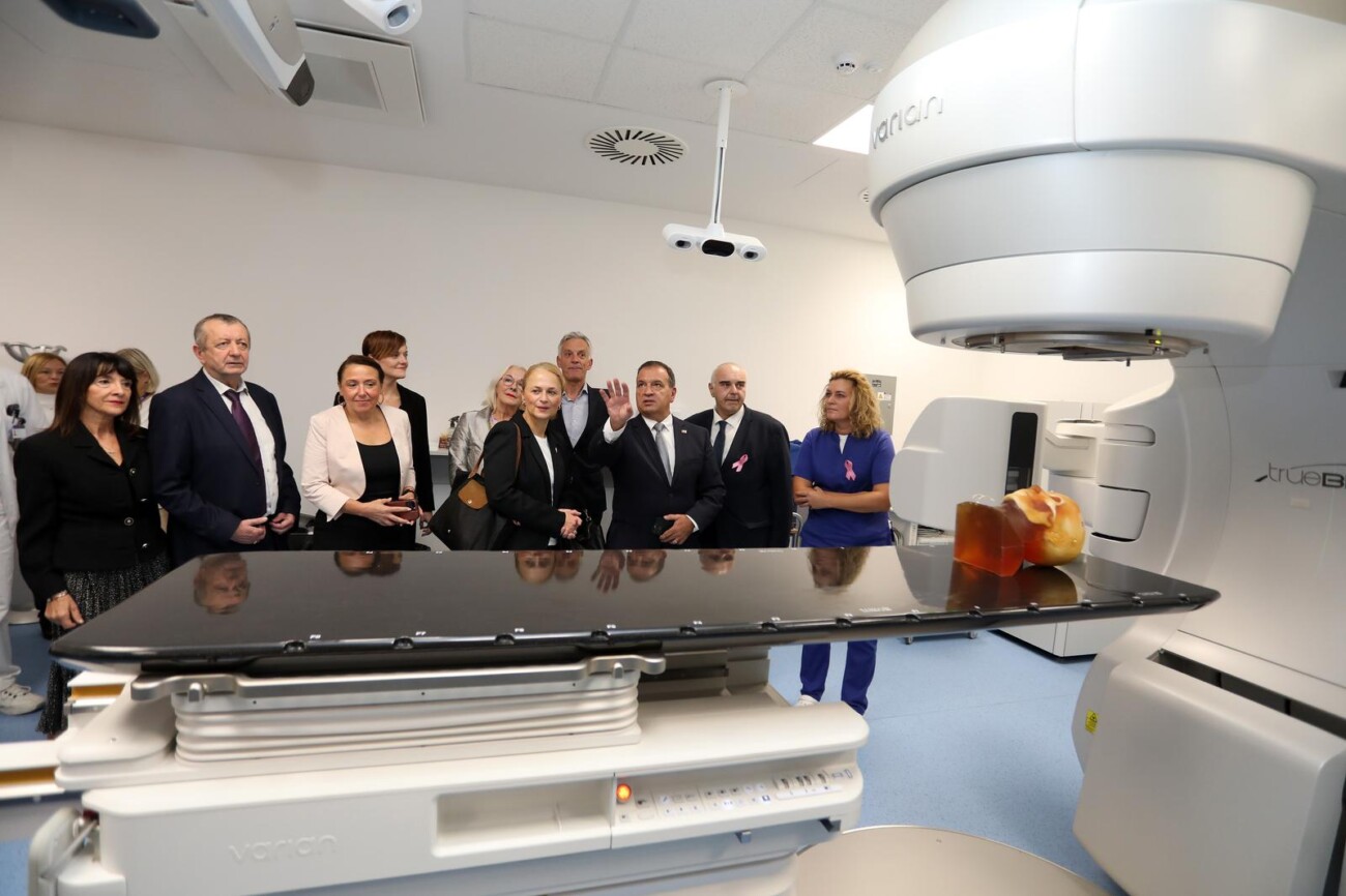 Rijeka: Ministar Beroš na puštanju u rad linearnog akceleratora u KBC-u Rijeka Rijeka: Ministar Beroš na puštanju u rad linearnog akceleratora u KBC-u Rijeka