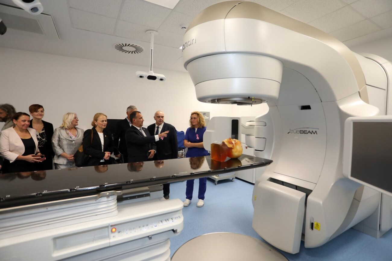 Rijeka: Ministar Bero na putanju u rad linearnog akceleratora u KBC-u Rijeka Rijeka: Ministar Bero na putanju u rad linearnog akceleratora u KBC-u Rijeka