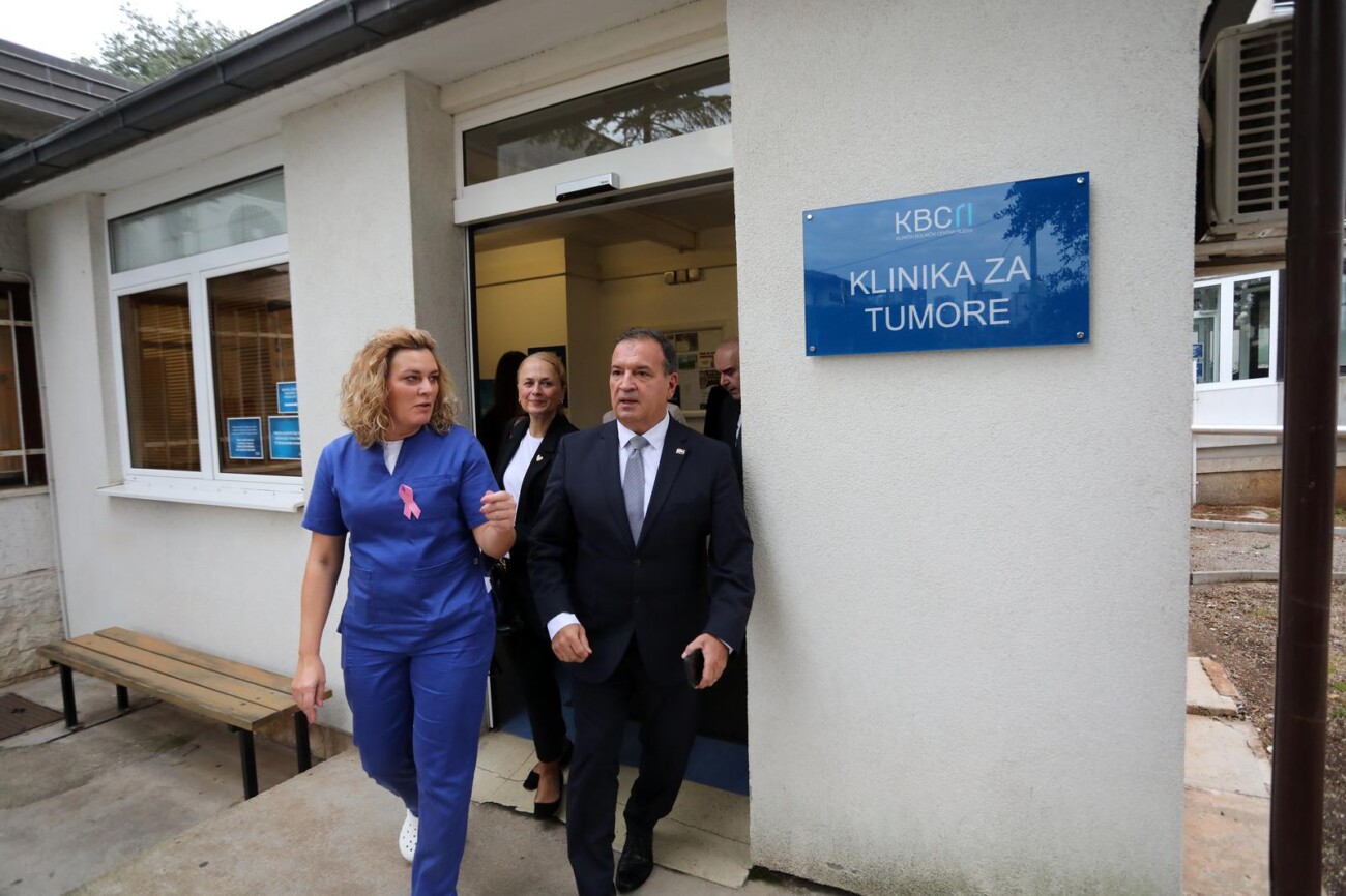 Rijeka: Ministar Beroš na puštanju u rad linearnog akceleratora u KBC-u Rijeka Rijeka: Ministar Beroš na puštanju u rad linearnog akceleratora u KBC-u Rijeka