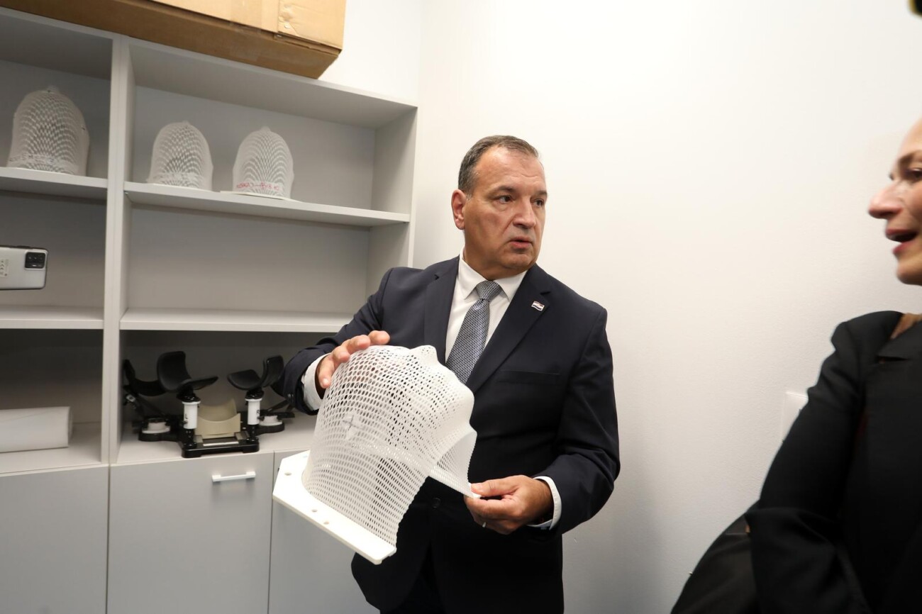 Rijeka: Ministar Beroš na puštanju u rad linearnog akceleratora u KBC-u Rijeka Rijeka: Ministar Beroš na puštanju u rad linearnog akceleratora u KBC-u Rijeka