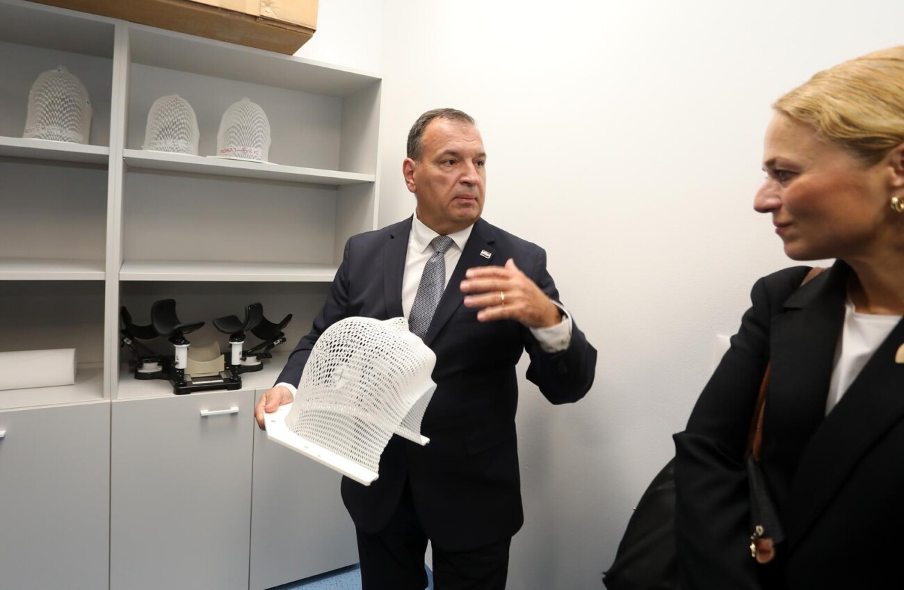 Rijeka: Ministar Beroš na puštanju u rad linearnog akceleratora u KBC-u Rijeka Rijeka: Ministar Beroš na puštanju u rad linearnog akceleratora u KBC-u Rijeka