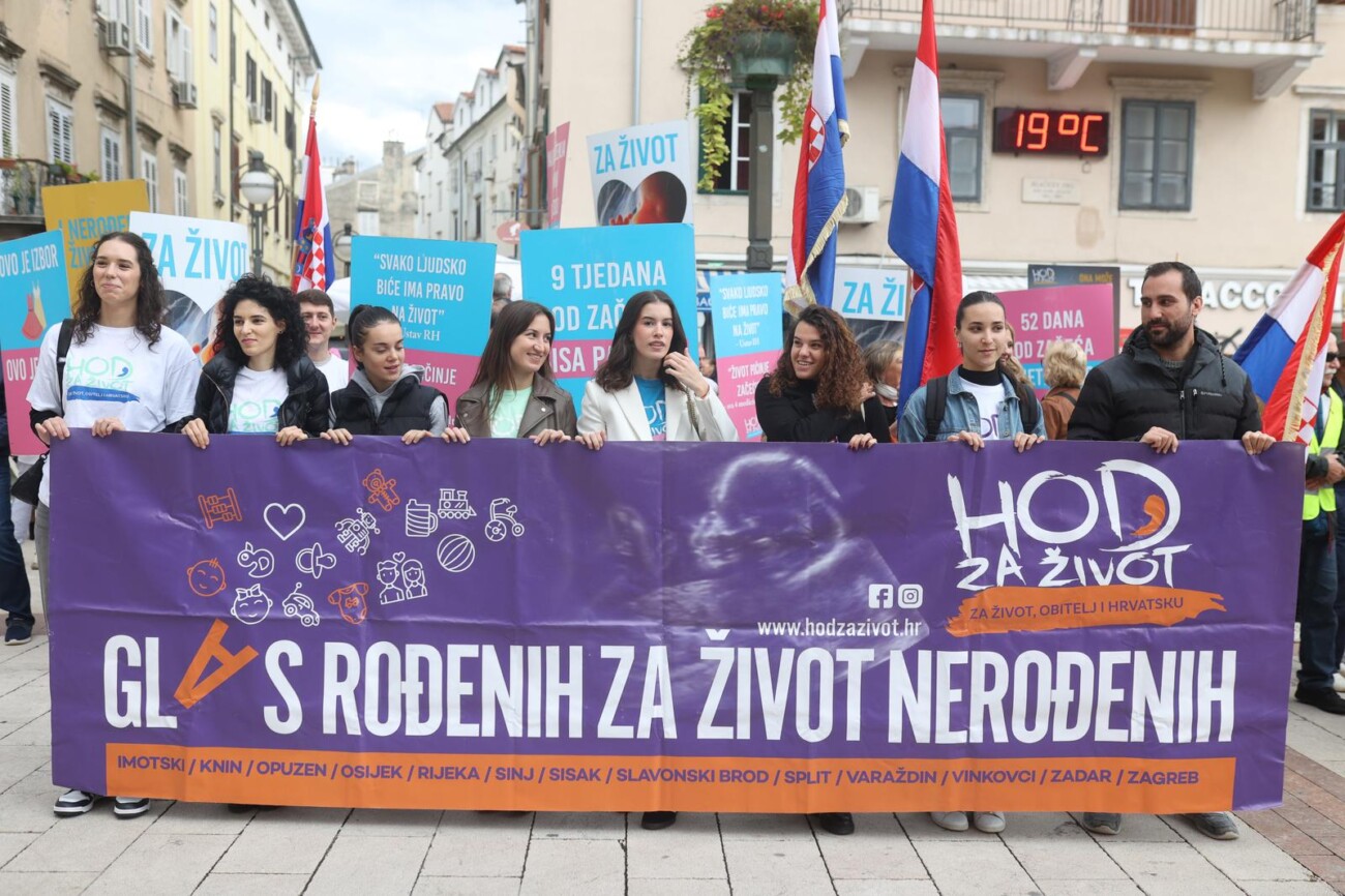 Rijeka: Odran Hod za ivot, pratili ih prosvjednici Rijeka: Odran Hod za ivot, pratili ih prosvjednici