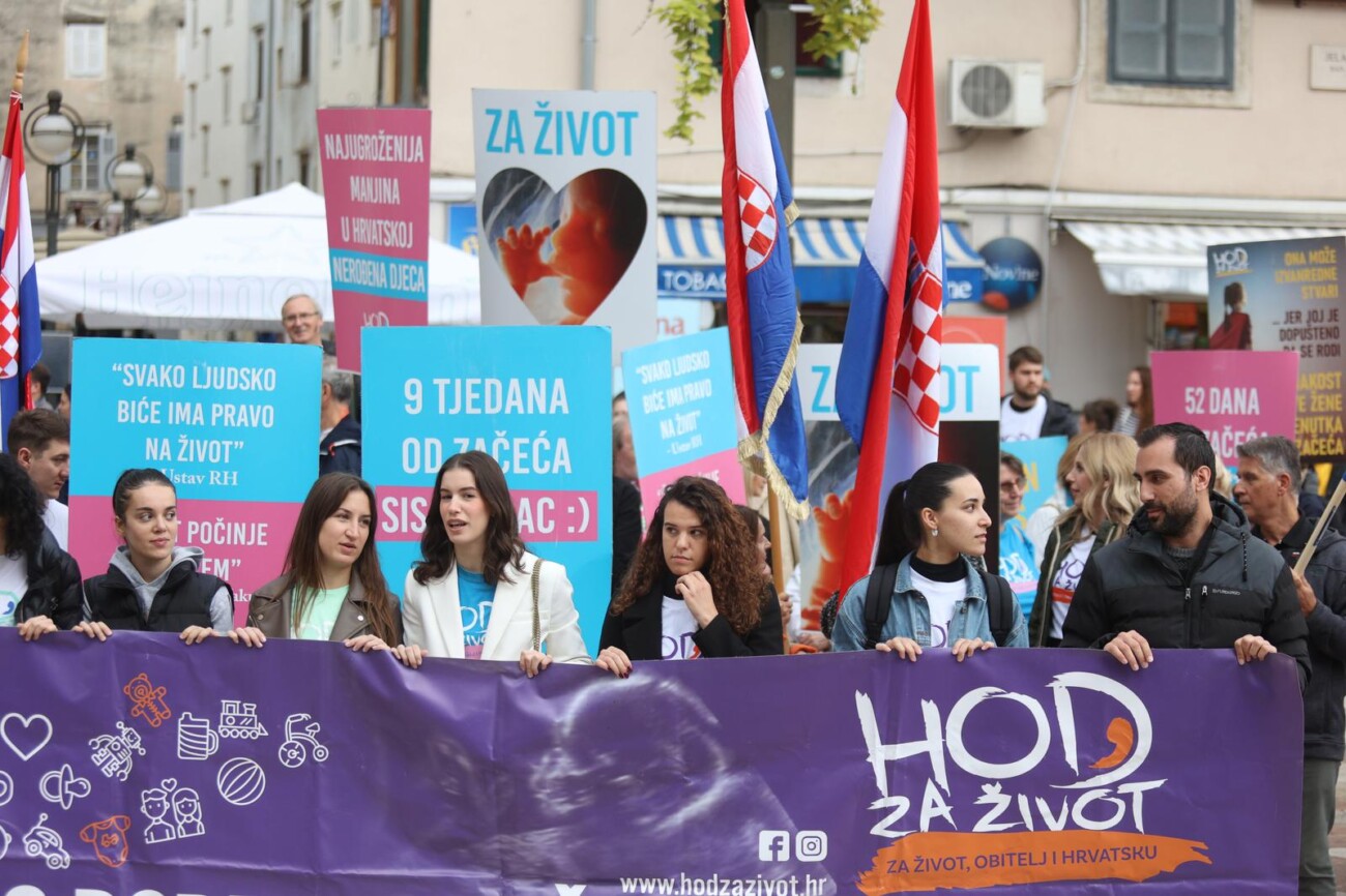 Rijeka: Odran Hod za ivot, pratili ih prosvjednici Rijeka: Odran Hod za ivot, pratili ih prosvjednici