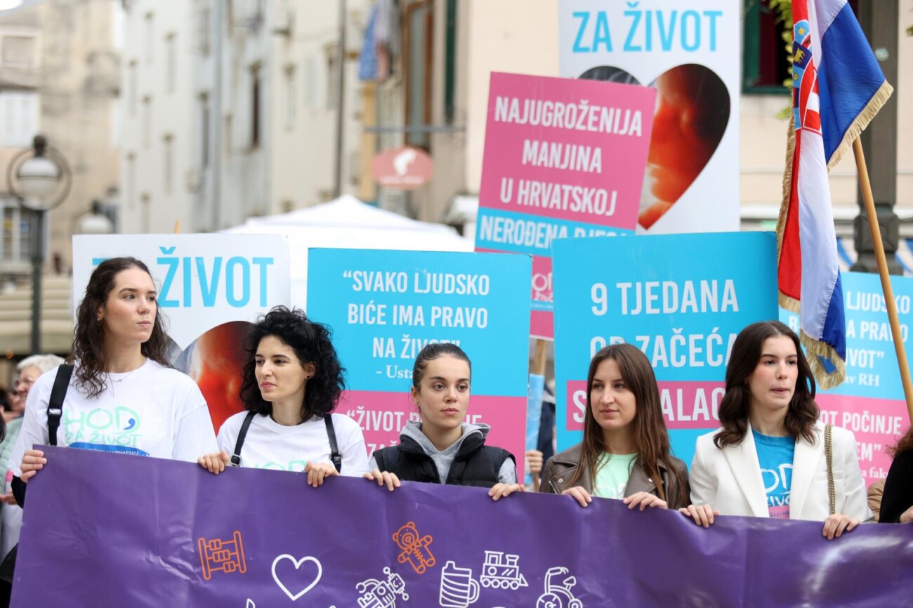 Rijeka: Odran Hod za ivot, pratili ih prosvjednici Rijeka: Odran Hod za ivot, pratili ih prosvjednici