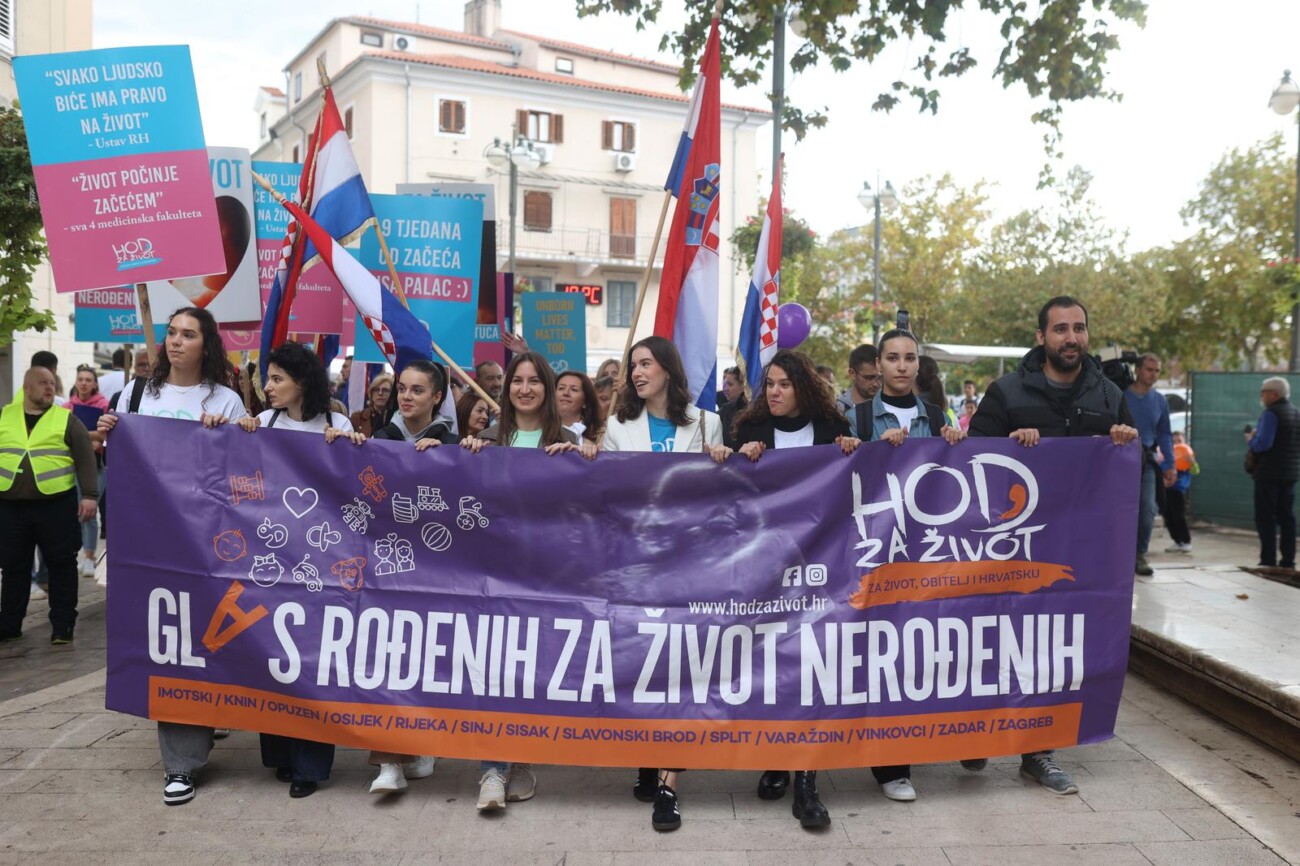 Rijeka: Odran Hod za ivot, pratili ih prosvjednici Rijeka: Odran Hod za ivot, pratili ih prosvjednici