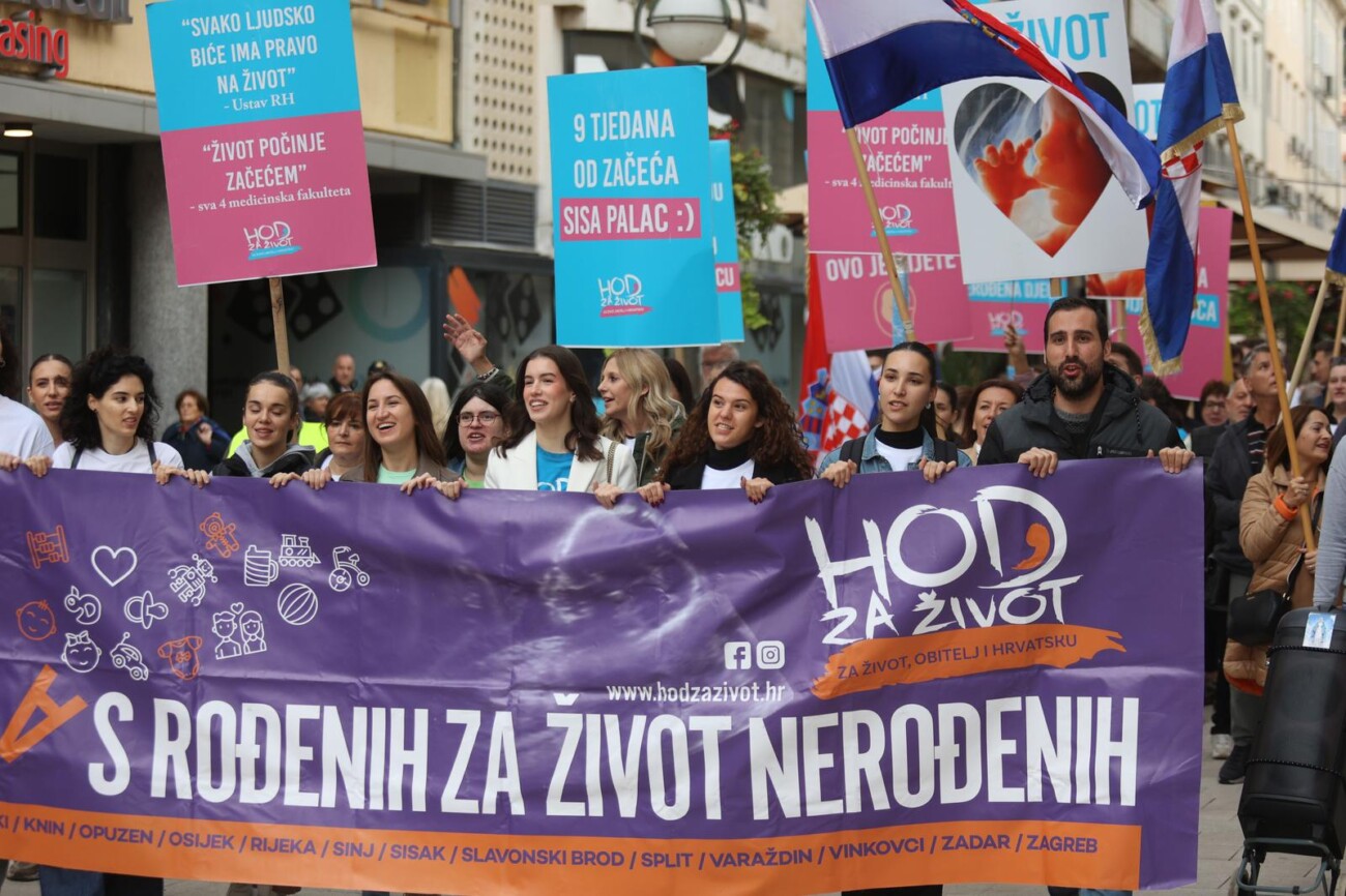 Rijeka: Odran Hod za ivot, pratili ih prosvjednici Rijeka: Odran Hod za ivot, pratili ih prosvjednici