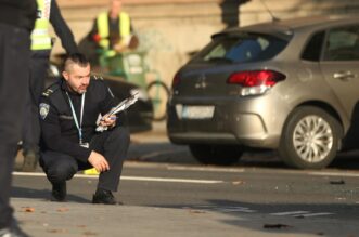 Zagreb: U prometnoj nesreći sudjelovala tri automobila, jedna osoba ozlijeđena