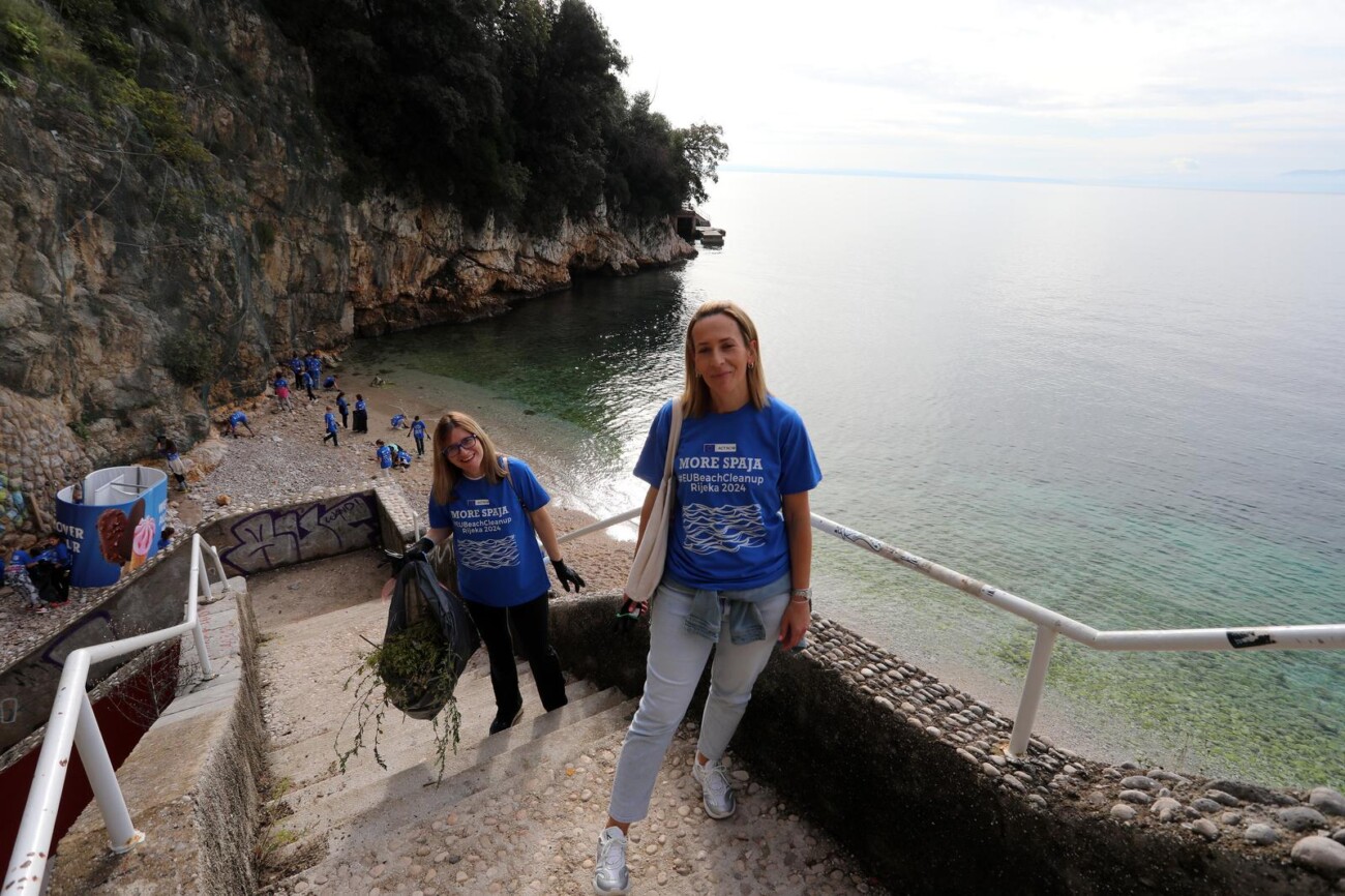 Rijeka: U?enici i profesori kole Pe?ine ?iste plau Sabli?evo Rijeka: U?enici i profesori kole Pe?ine ?iste plau Sabli?evo