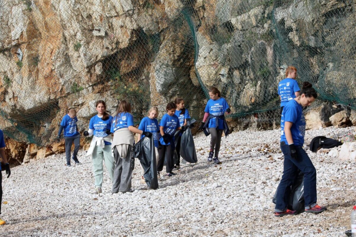 Rijeka: U?enici i profesori kole Pe?ine ?iste plau Sabli?evo