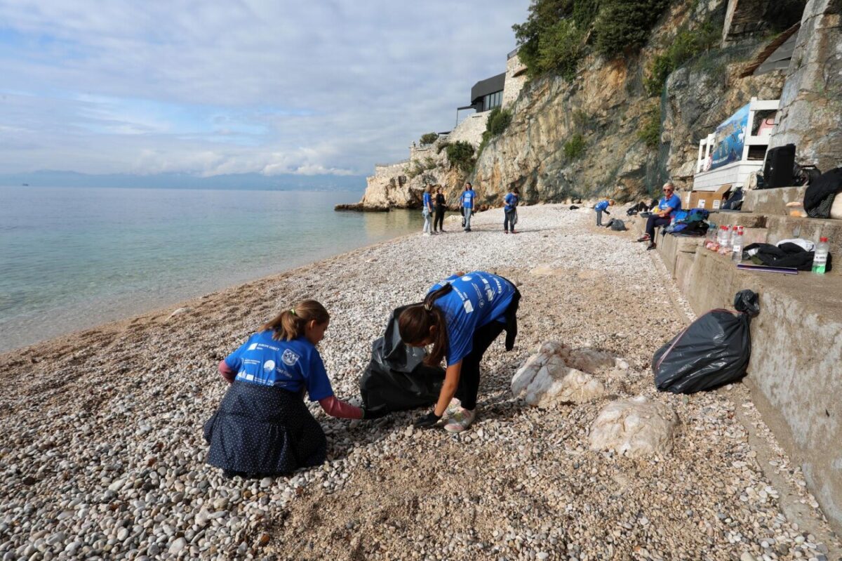 Rijeka: U?enici i profesori kole Pe?ine ?iste plau Sabli?evo