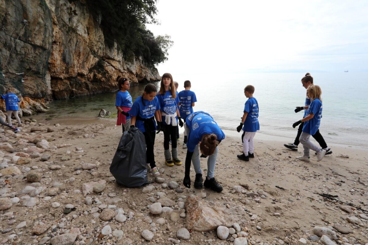 Rijeka: U?enici i profesori kole Pe?ine ?iste plau Sabli?evo