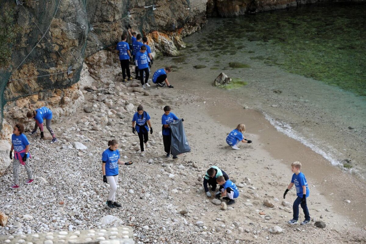 Rijeka: U?enici i profesori kole Pe?ine ?iste plau Sabli?evo