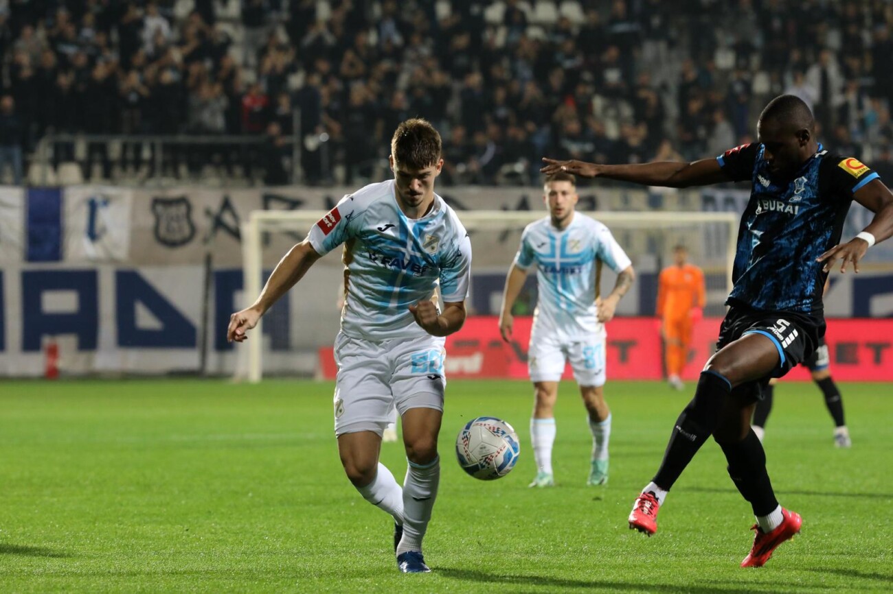 Rijeka: Rijeka i Varaždin susreli se u 11 kolu SuperSport HNL-a Rijeka: Rijeka i Varaždin susreli se u 11 kolu SuperSport HNL-a