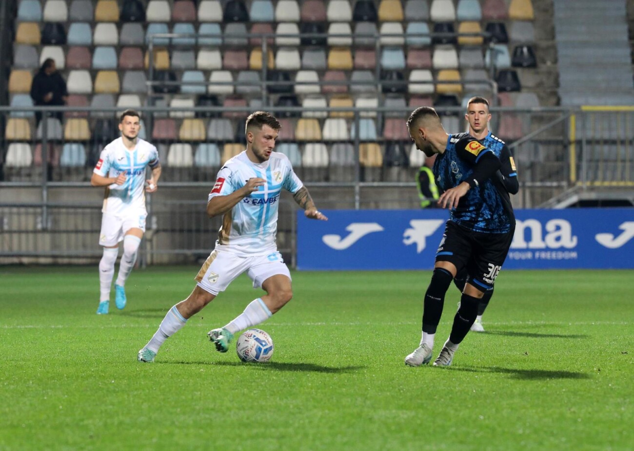 Rijeka: Rijeka i Varaždin susreli se u 11 kolu SuperSport HNL-a Rijeka: Rijeka i Varaždin susreli se u 11 kolu SuperSport HNL-a