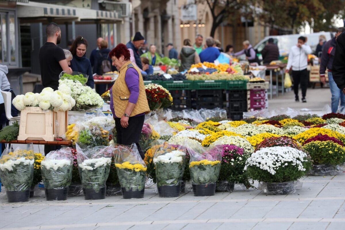 Rijeka: Prodaja cvijeća uoči blagdana Svih svetih