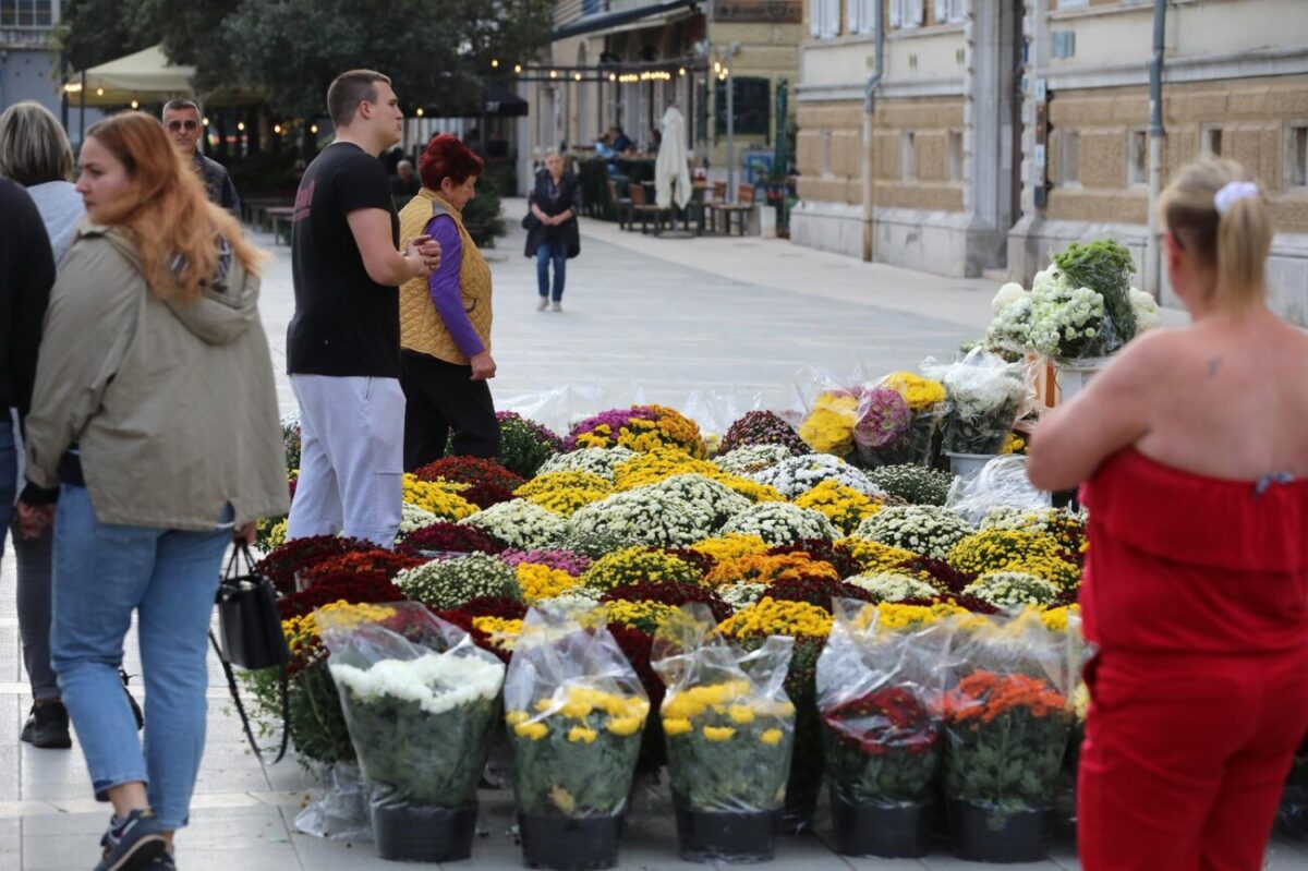 Rijeka: Prodaja cvijeća uoči blagdana Svih svetih