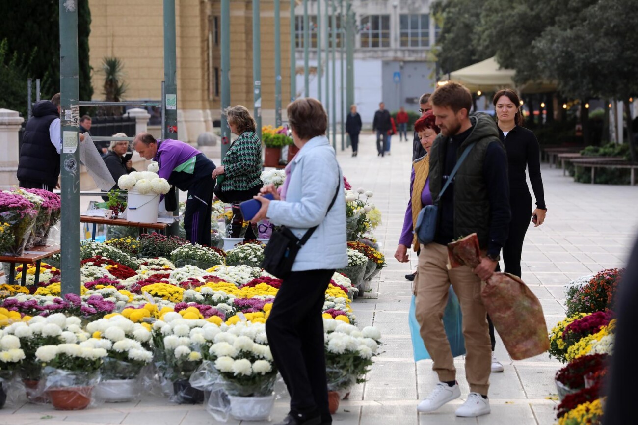 Rijeka: Prodaja cvijeća uoči blagdana Svih svetih Rijeka: Prodaja cvijeća uoči blagdana Svih svetih