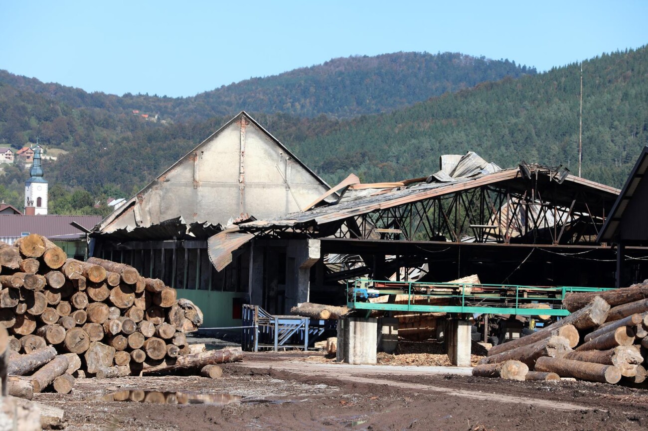 Mrkopalj: Policijski o?evid u izgorjeloj pilani Mrkopalj Mrkopalj: Policijski o?evid u izgorjeloj pilani Mrkopalj