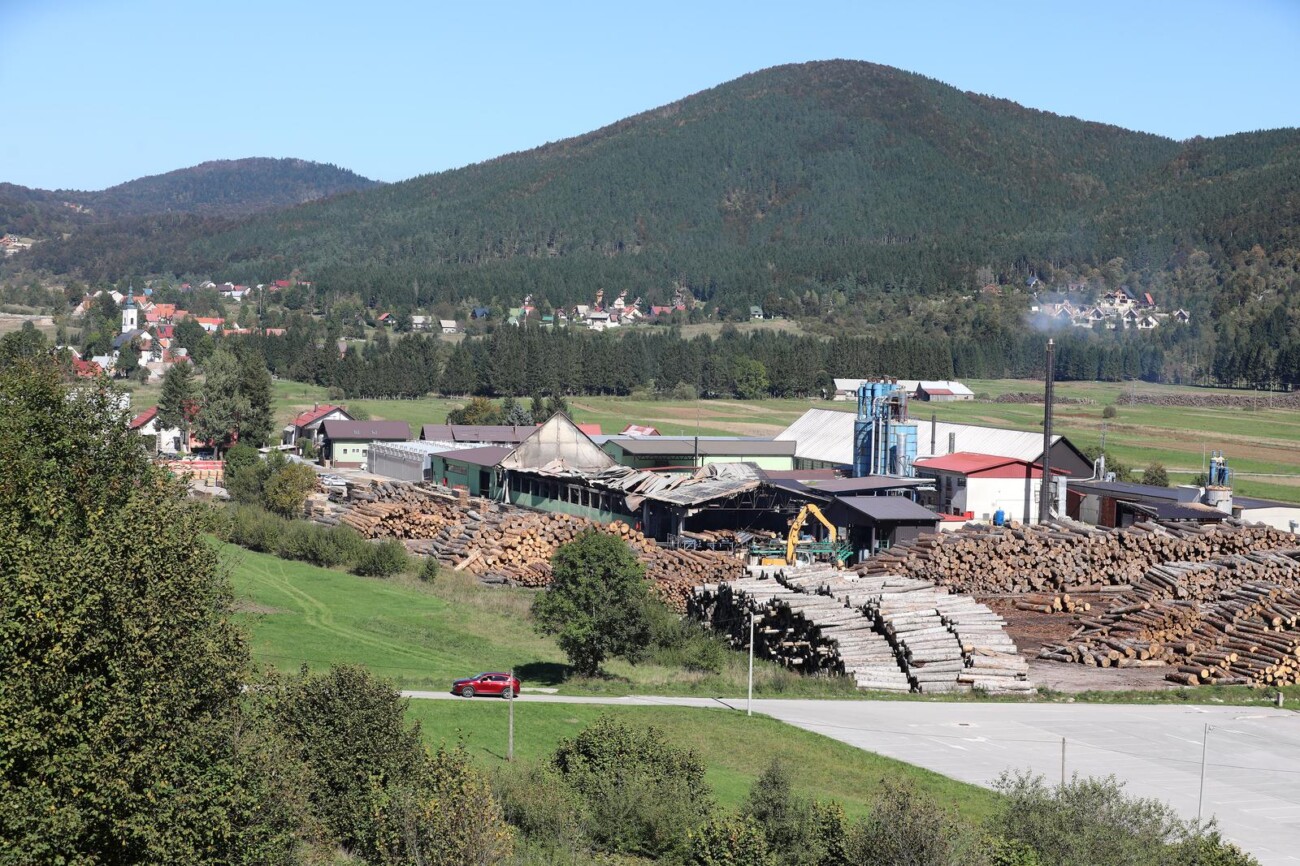 Mrkopalj: Policijski očevid u izgorjeloj pilani Mrkopalj Mrkopalj: Policijski očevid u izgorjeloj pilani Mrkopalj