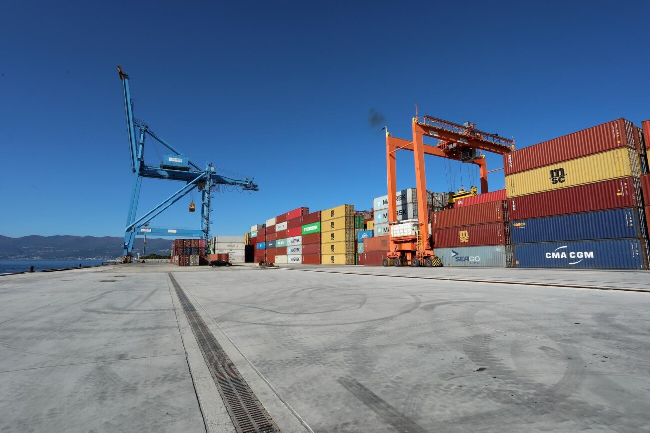 Rijeka: Konferencija za medije na kontejnerskom terminalu Jadranska vrata Rijeka: Konferencija za medije na kontejnerskom terminalu Jadranska vrata