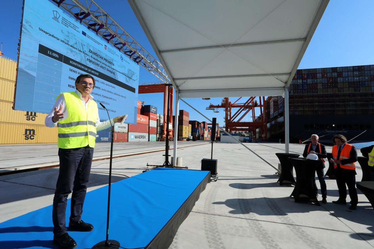 Rijeka: Konferencija za medije na kontejnerskom terminalu Jadranska vrata Rijeka: Konferencija za medije na kontejnerskom terminalu Jadranska vrata