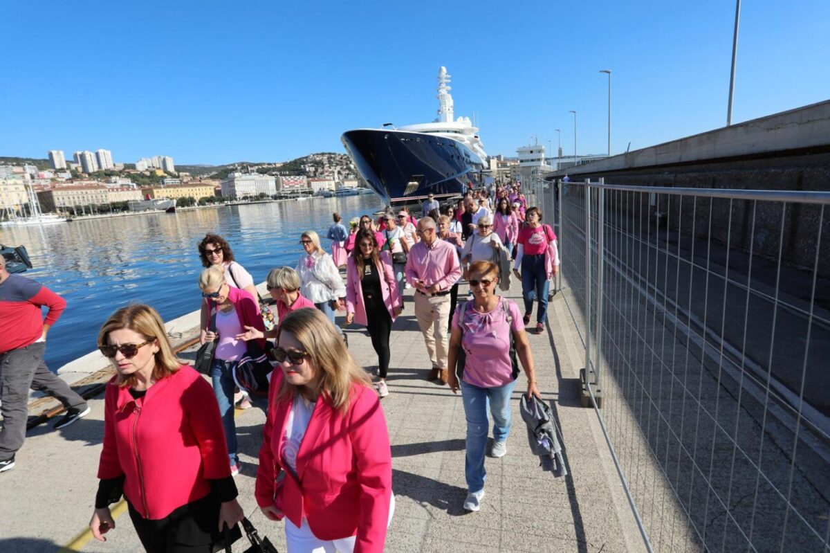 Rijeka: Javnozdravstvena akcija “Rui?asti lukobran – Hodajmo protiv raka dojke”