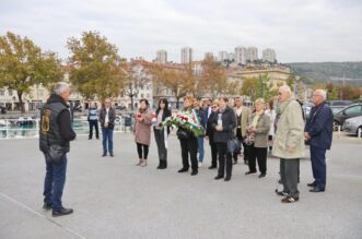 Polaganje-vijenaca-povodom-obilježavanja-33.-obljetnice-osnutka-128.-brigade-HV-„Sveti-Vid“-15