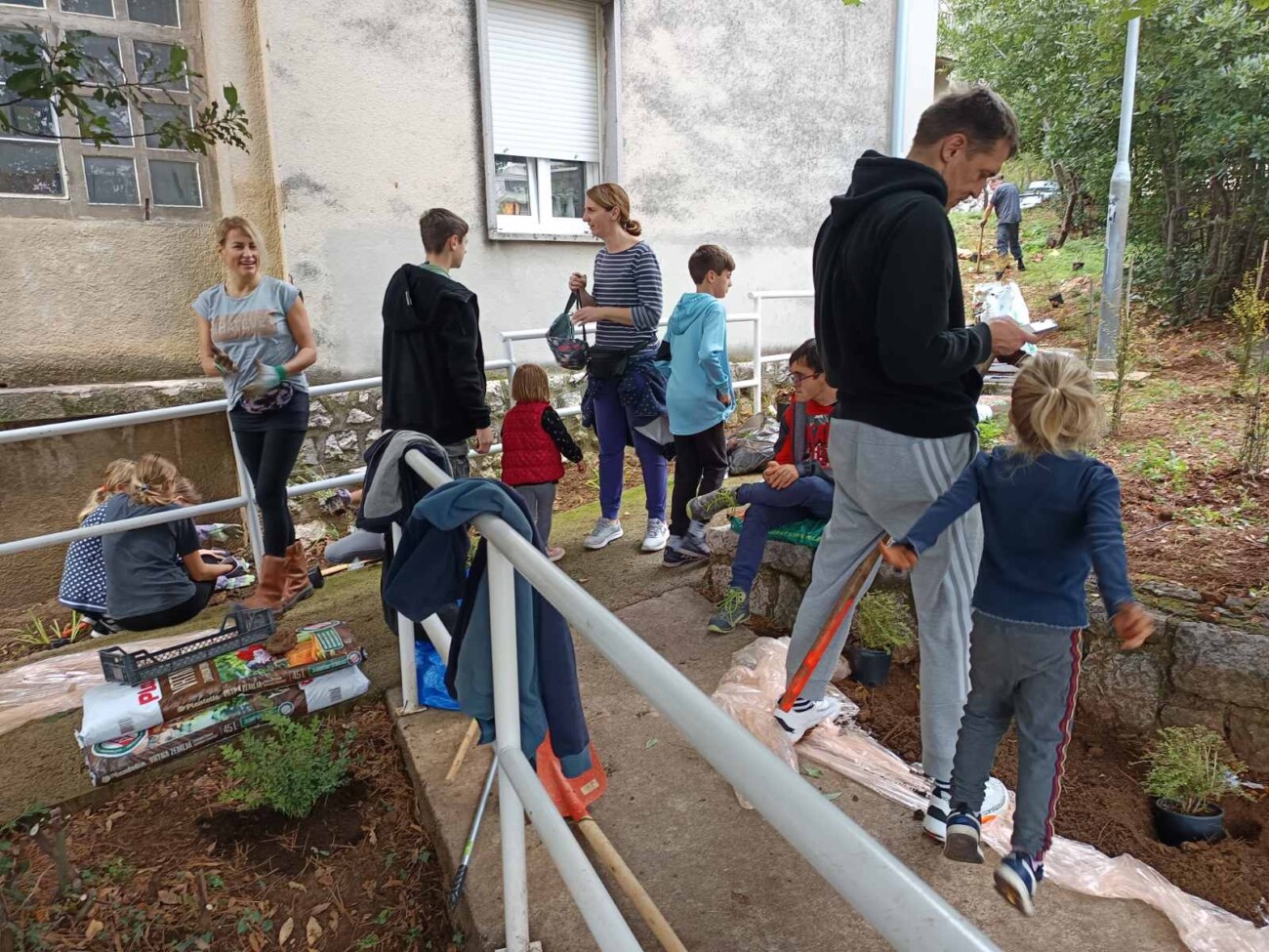 RPLP-Park-dobrosusjedskih-odnosa-volonteri-u-akciji RPLP-Park-dobrosusjedskih-odnosa-volonteri-u-akciji