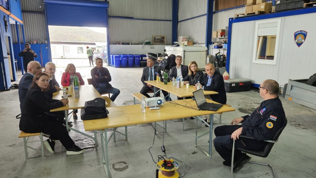 vatrogasci vatrogasni dom spajane (1) vatrogasci vatrogasni dom spajane (1)