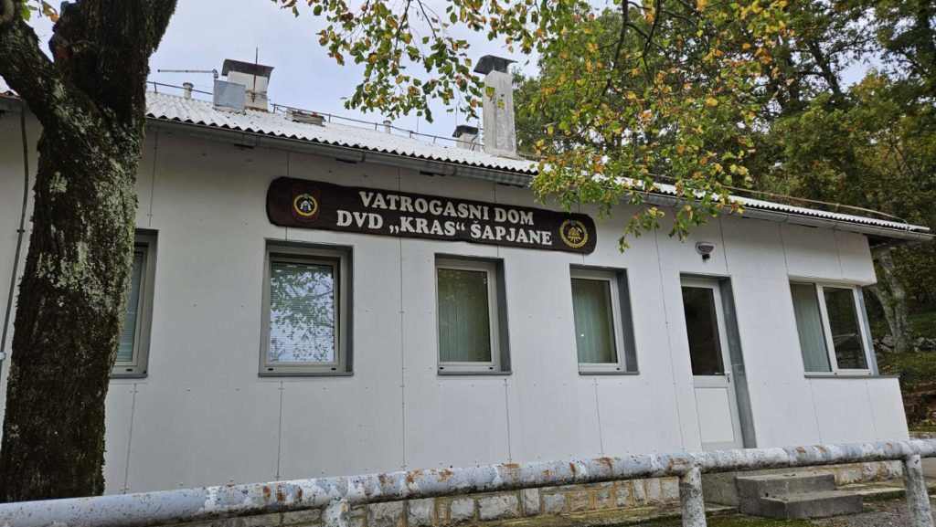 vatrogasci vatrogasni dom spajane (12) vatrogasci vatrogasni dom spajane (12)