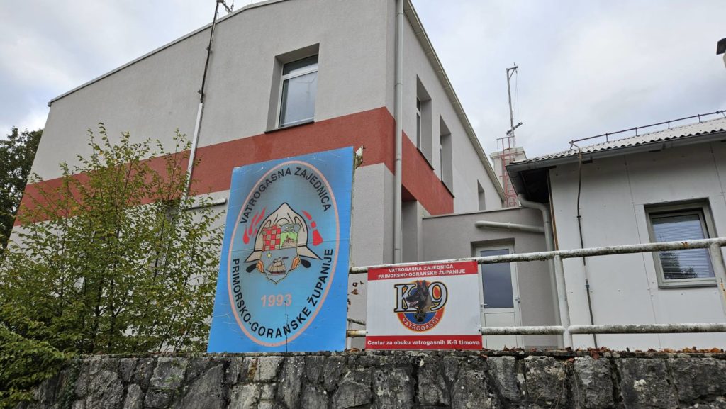 vatrogasci vatrogasni dom spajane (14) vatrogasci vatrogasni dom spajane (14)