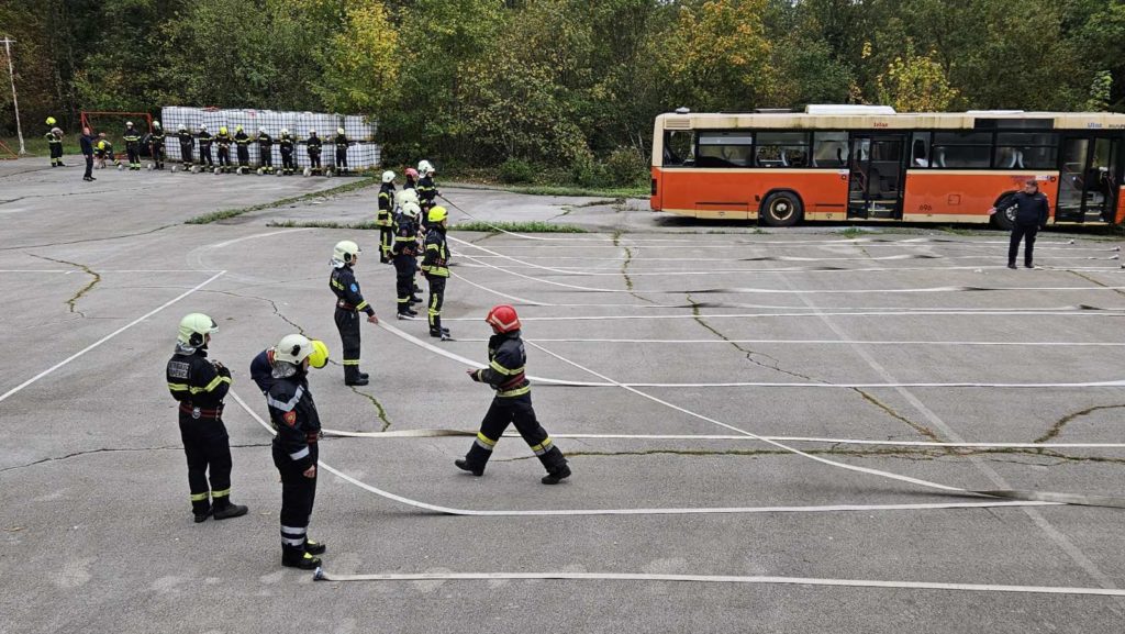 vatrogasci vatrogasni dom spajane (16) vatrogasci vatrogasni dom spajane (16)