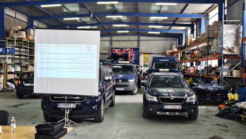 vatrogasci vatrogasni dom spajane (21) vatrogasci vatrogasni dom spajane (21)