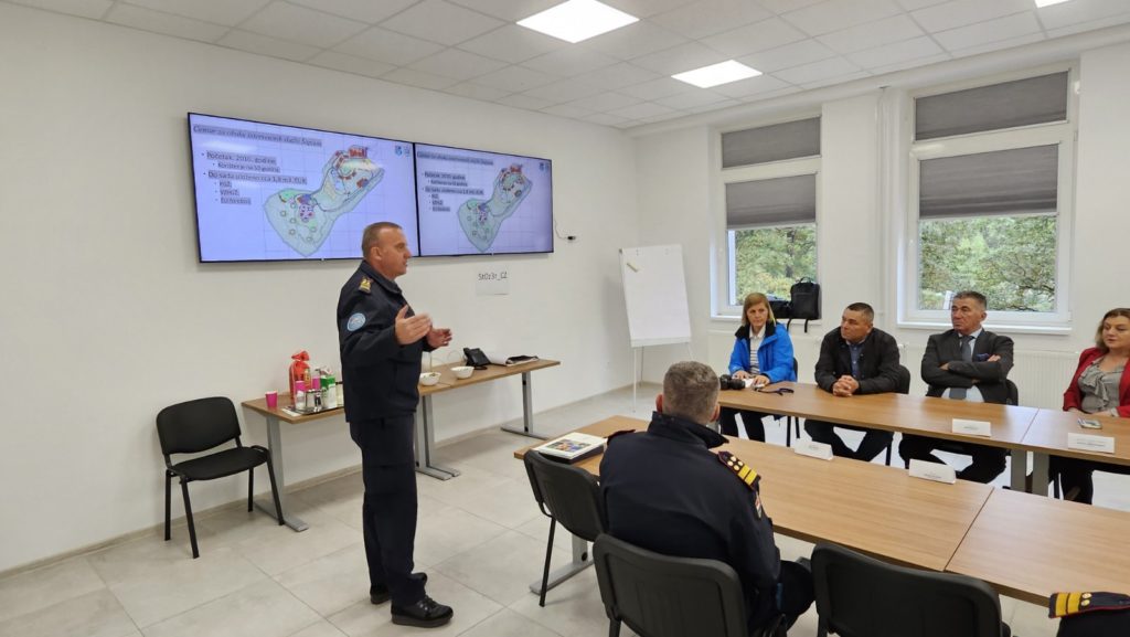 vatrogasci vatrogasni dom spajane (6) vatrogasci vatrogasni dom spajane (6)