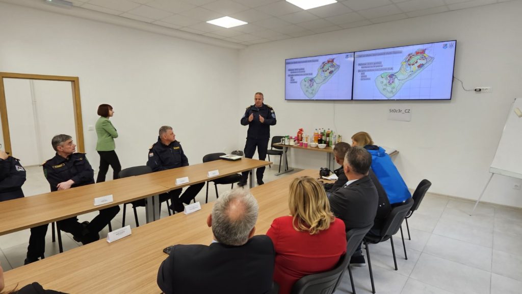 vatrogasci vatrogasni dom spajane (7) vatrogasci vatrogasni dom spajane (7)