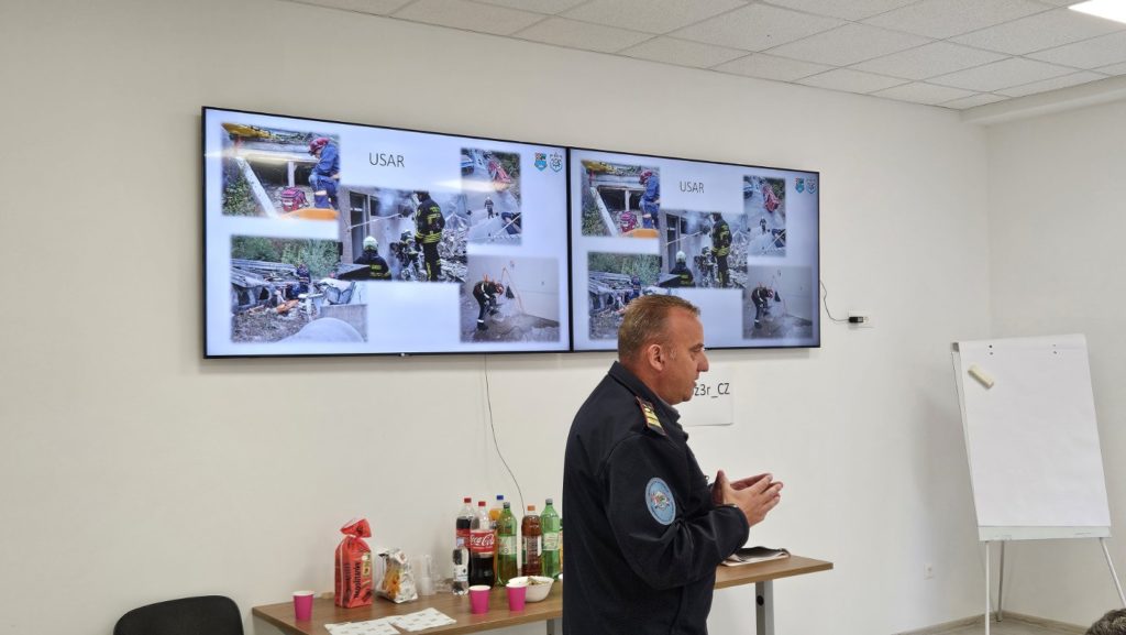 vatrogasci vatrogasni dom spajane (8) vatrogasci vatrogasni dom spajane (8)