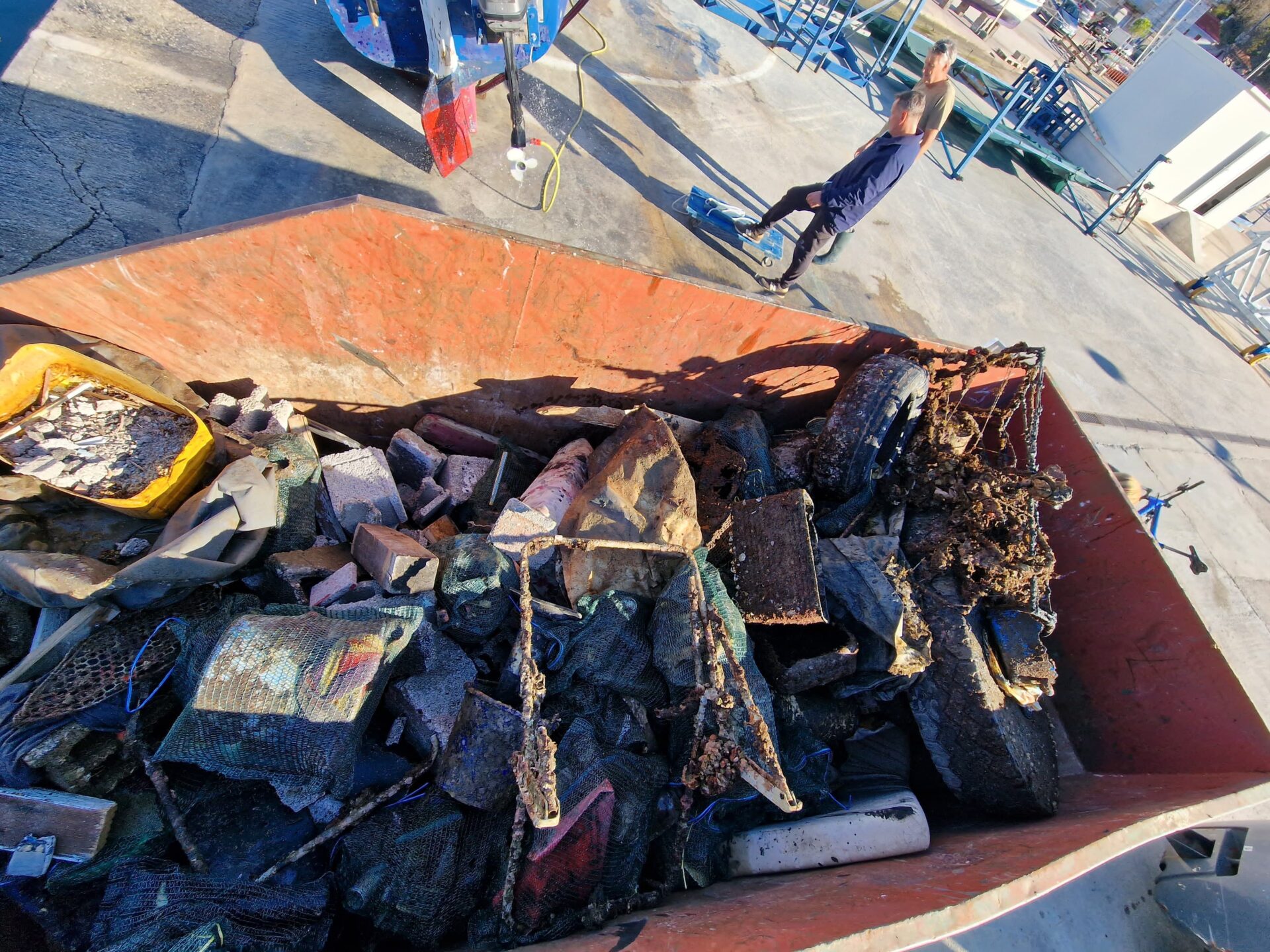 Akcija čišćenja u ACI marini Milna_11 Akcija čišćenja u ACI marini Milna_11